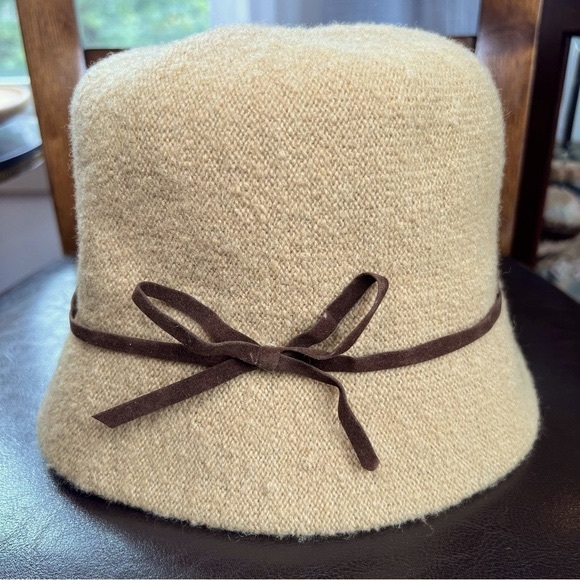 Vintage LIZ CLAIBORNE Wool Blend Tan Fuzzy Retro Bucket Hat with Felt Brown Bow - Picture 6 of 16